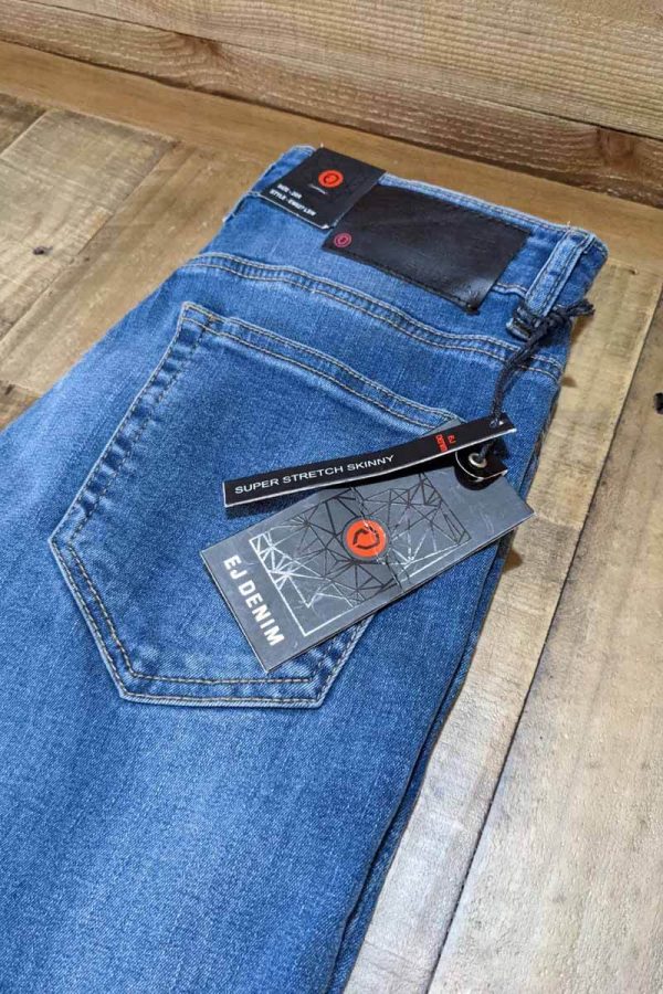 Light wash super stretch skinny jeans