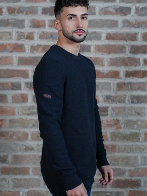 Round neck men's navy jumper