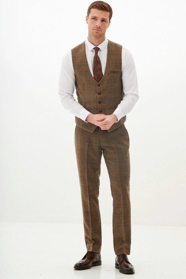 Tweed waistcoat and suit pants in tan