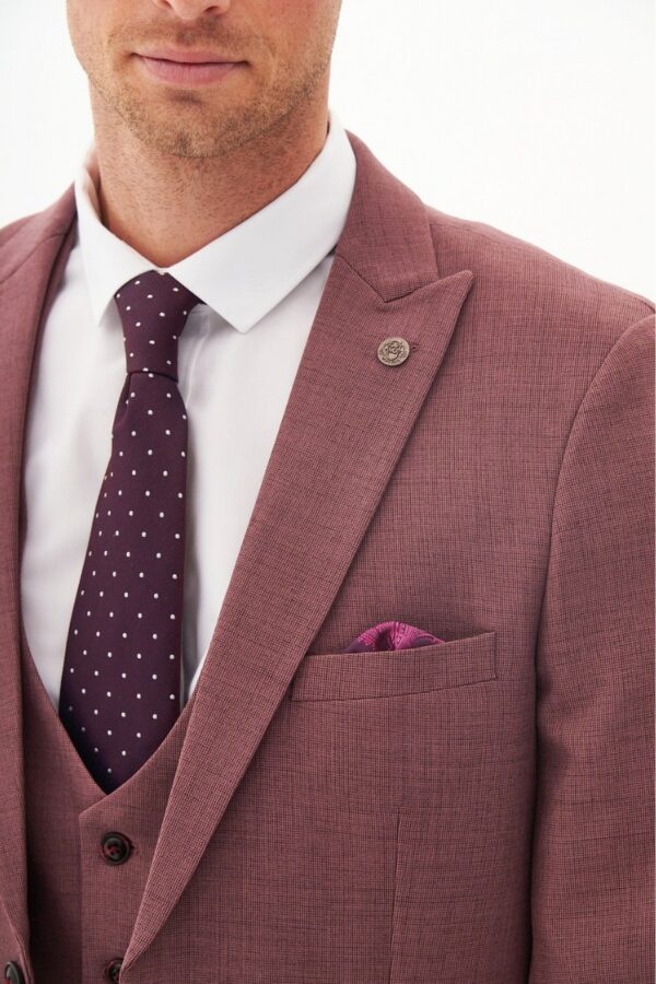 Nothc lapel on Marc Darcy Mauve Suit